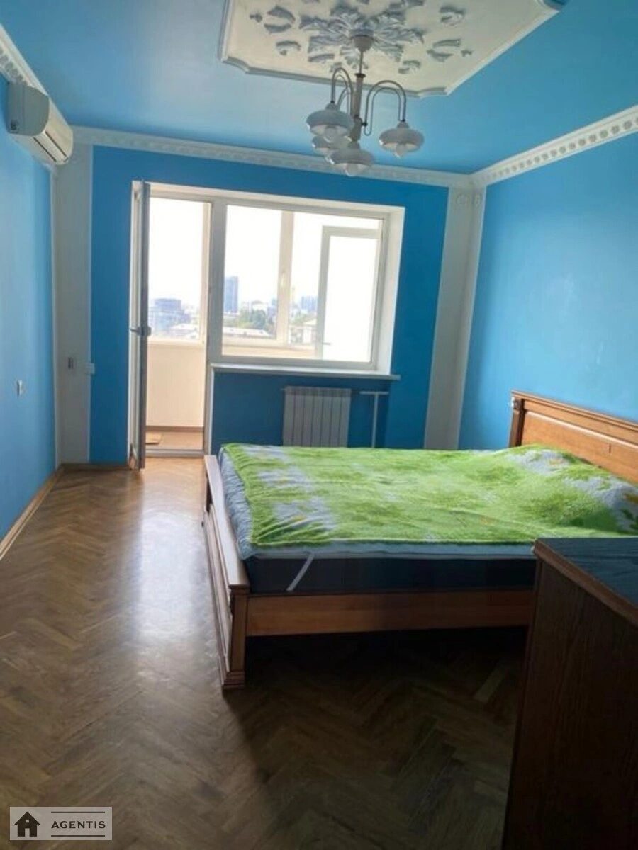 Сдам квартиру. 3 rooms, 91 m², 13 floor/14 floors. 4, Ломаківська вул. (Мічуріна), Киев. 