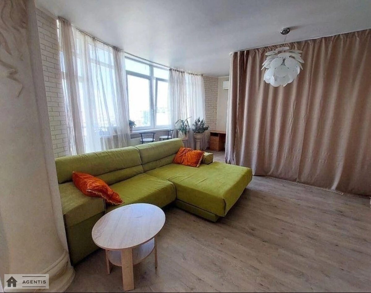 Сдам квартиру. 3 rooms, 93 m², 22 floor/25 floors. 2, Генерала Шаповала вул. (Механізаторів), Киев. 