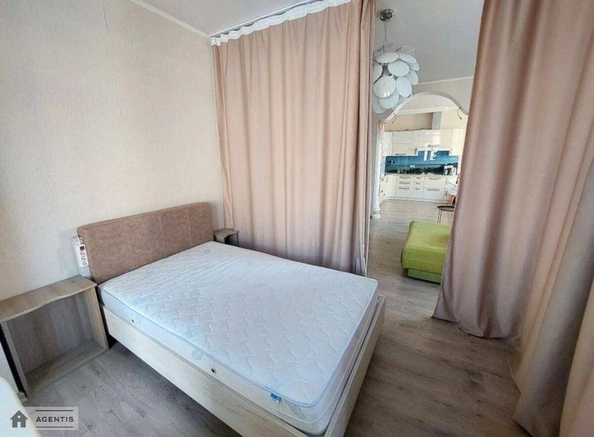 Здам квартиру 3 кімнати, 93 m², 22 пов./25 поверхів. 2, Генерала Шаповала вул. (Механізаторів), Київ. 