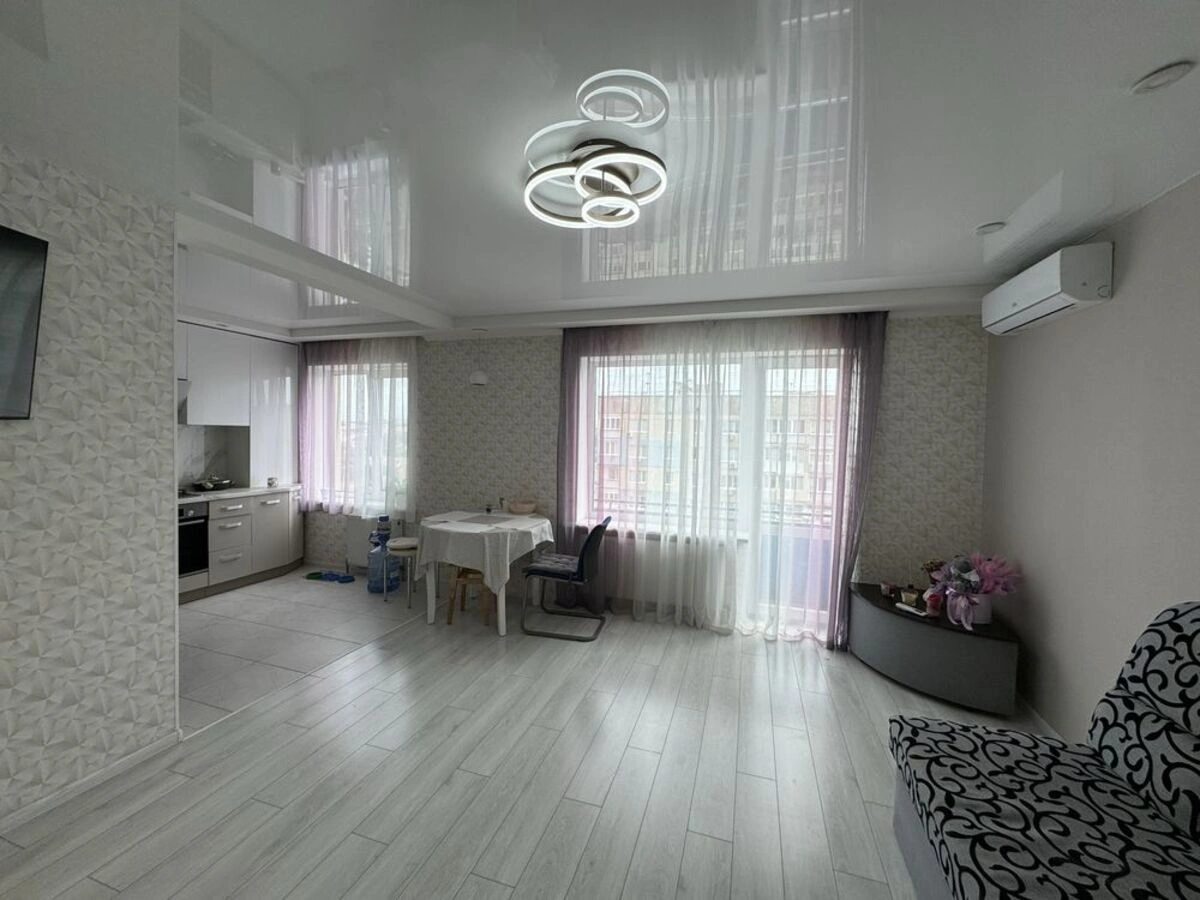 Apartments for sale 3 rooms, 62 m², 8th fl./9 floors. Подільський (ленінський), Kropyvnytskyy. 