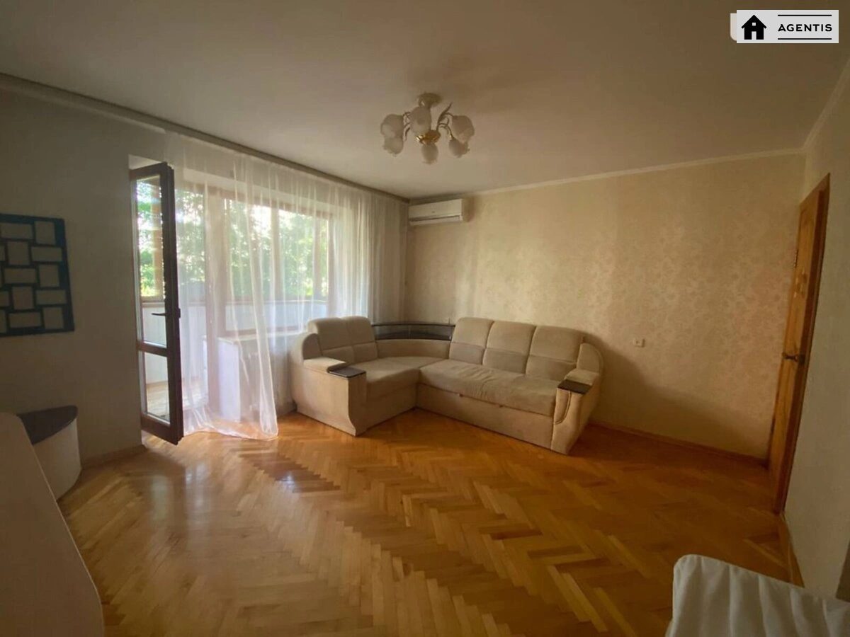 Сдам квартиру. 1 room, 40 m², 9 floors. 30, Романа Шухевича просп. (Генерала Ватутіна), Киев. 