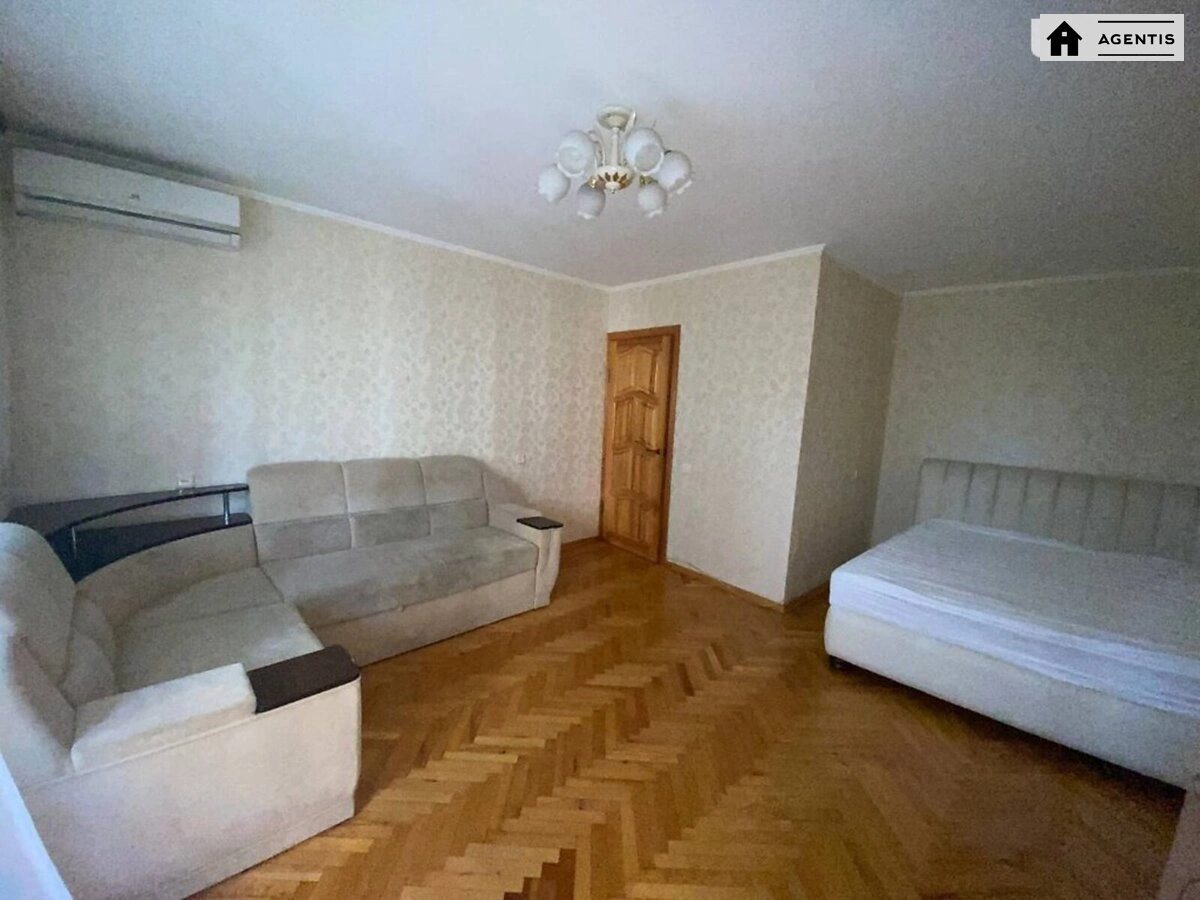 Сдам квартиру. 1 room, 40 m², 9 floors. 30, Романа Шухевича просп. (Генерала Ватутіна), Киев. 