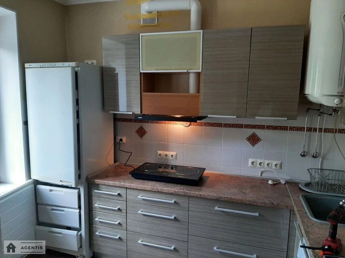 Apartment for rent. 2 rooms, 53 m², 2nd floor/5 floors. Shevchenkivskyy rayon, Kyiv. 