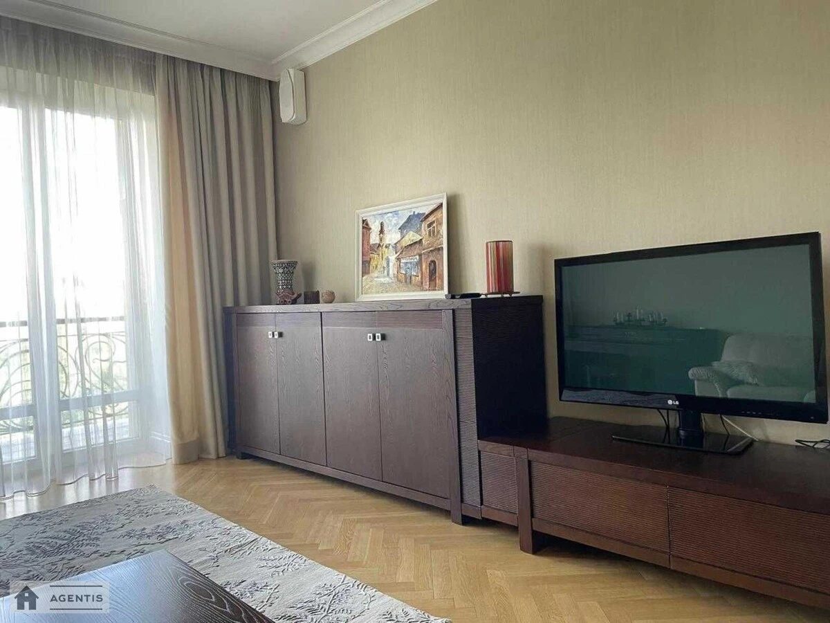 Сдам квартиру. 3 rooms, 100 m², 10th floor/11 floors. Шевченковский район, Киев. 
