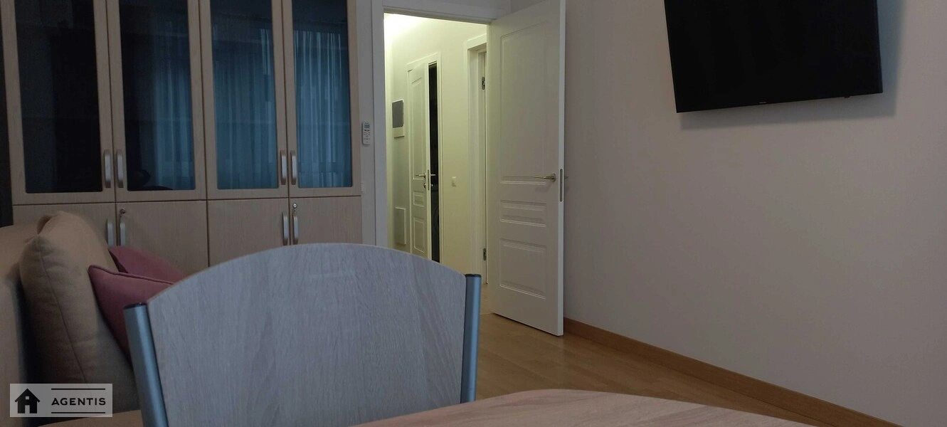 Apartment for rent. 2 rooms, 42 m², 3rd floor/9 floors. Predslavynska, Kyiv. 