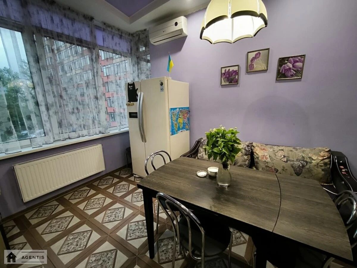 Здам квартиру. 2 rooms, 70 m², 3rd floor/8 floors. Святошинський район, Київ. 