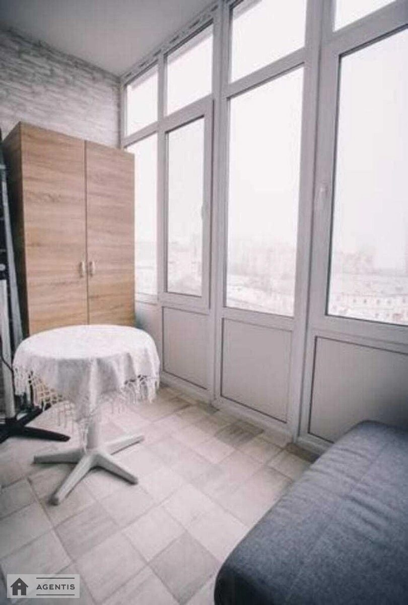 Apartment for rent. 1 room, 33 m², 8th floor/9 floors. 36, Yevhena Konovaltsya vul. Shchorsa, Kyiv. 