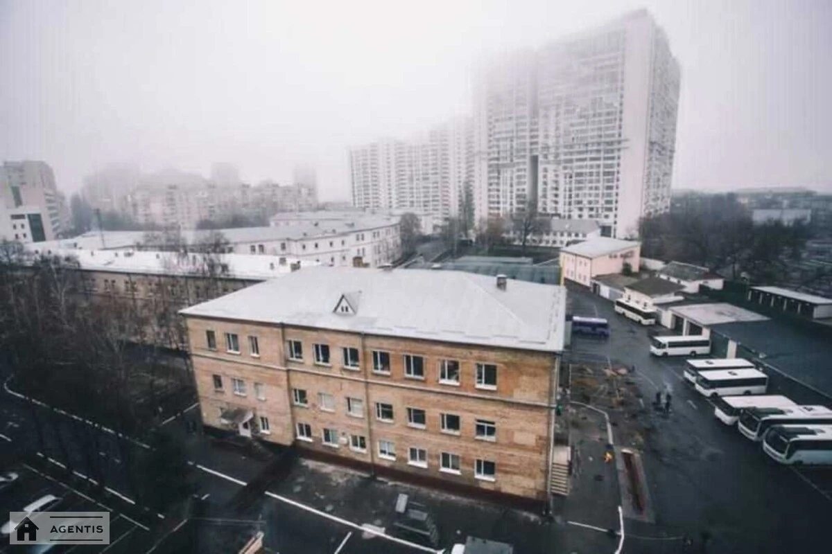 Сдам квартиру. 1 room, 33 m², 8th floor/9 floors. 36, Євгена Коновальця вул. (Щорса), Киев. 