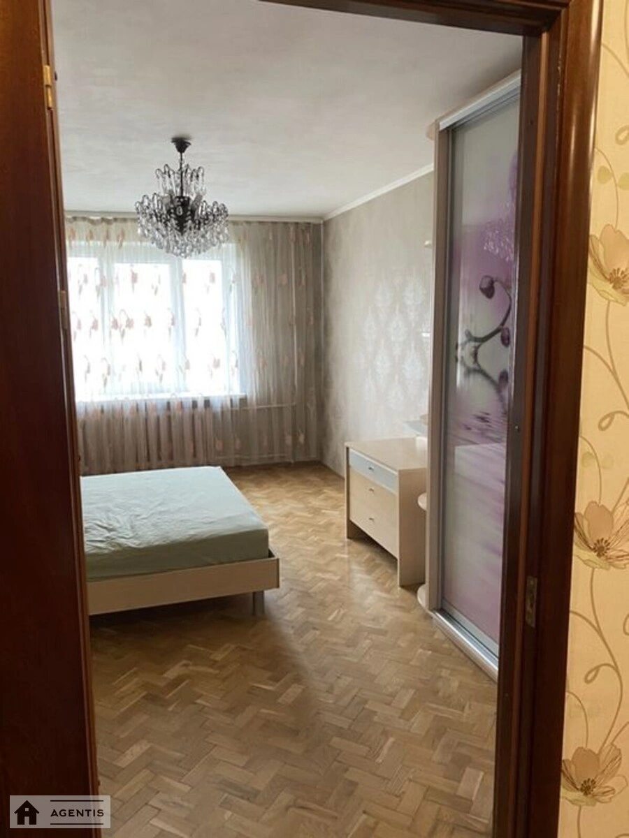 Apartment for rent. 3 rooms, 86 m², 4th floor/12 floors. Obolonska Naberezhna, Kyiv. 