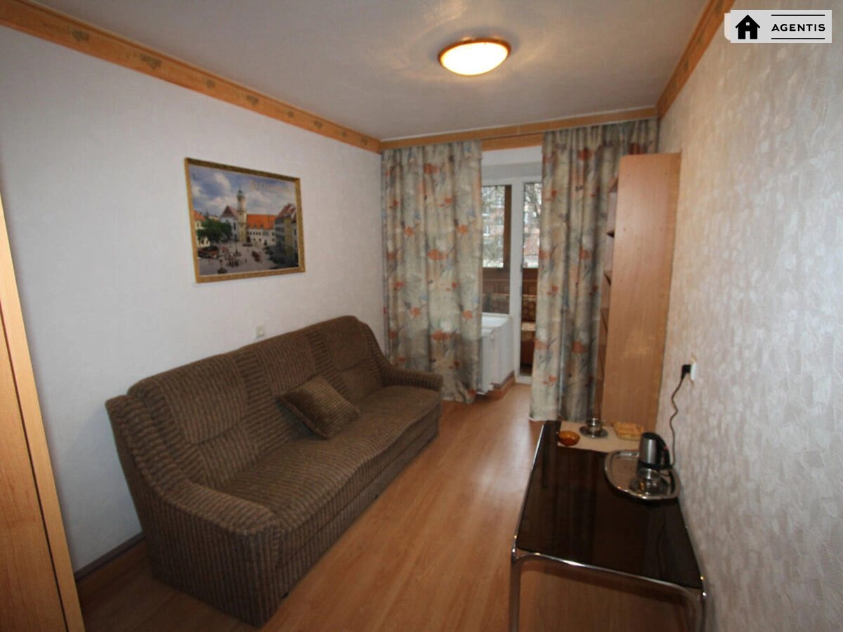 Apartment for rent. 3 rooms, 67 m², 1st floor/9 floors. Heorhiya Honhadze prosp., Kyiv. 