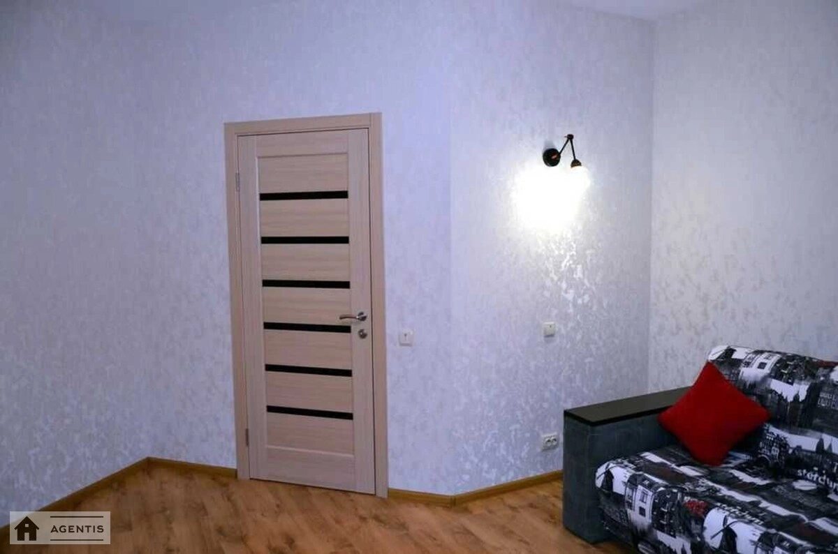 Сдам квартиру. 2 rooms, 45 m², 2nd floor/2 floors. 17, Леси Украинки 17, Киев. 