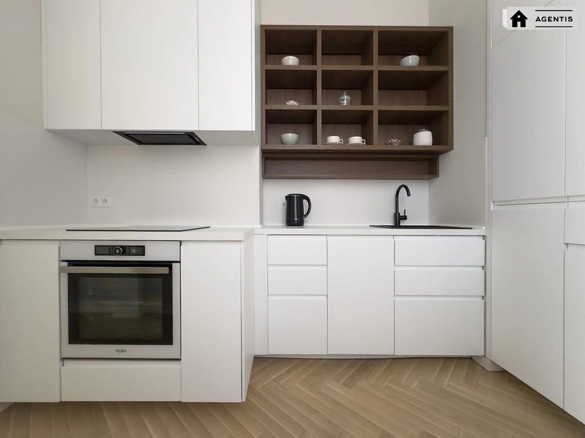 Apartment for rent. 2 rooms, 55 m², 2nd floor/6 floors. 22, Myhaylivska 22, Kyiv. 