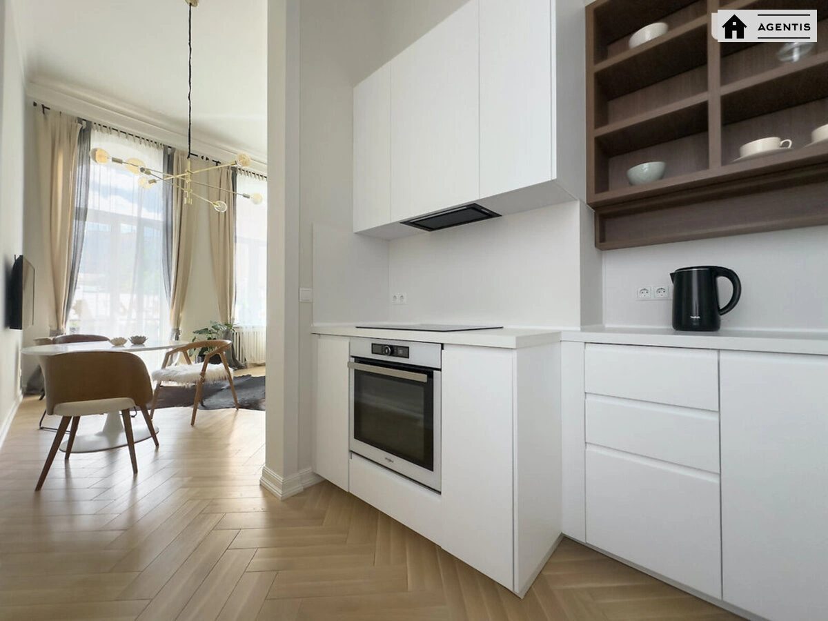Apartment for rent. 2 rooms, 55 m², 2nd floor/6 floors. 22, Myhaylivska 22, Kyiv. 