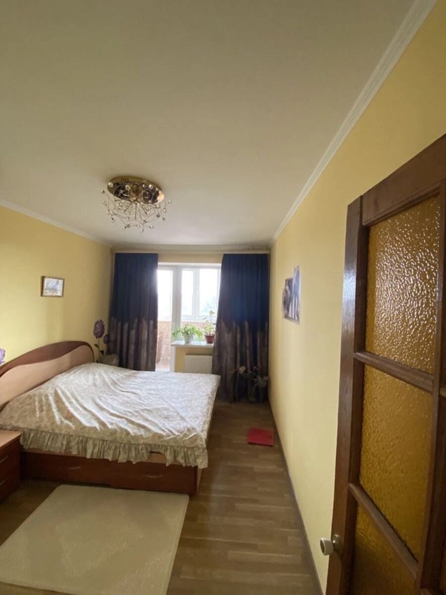 Продаж квартири. 3 rooms, 64 m², 8th floor/10 floors. Подільський (ленінський), Кропивницький. 