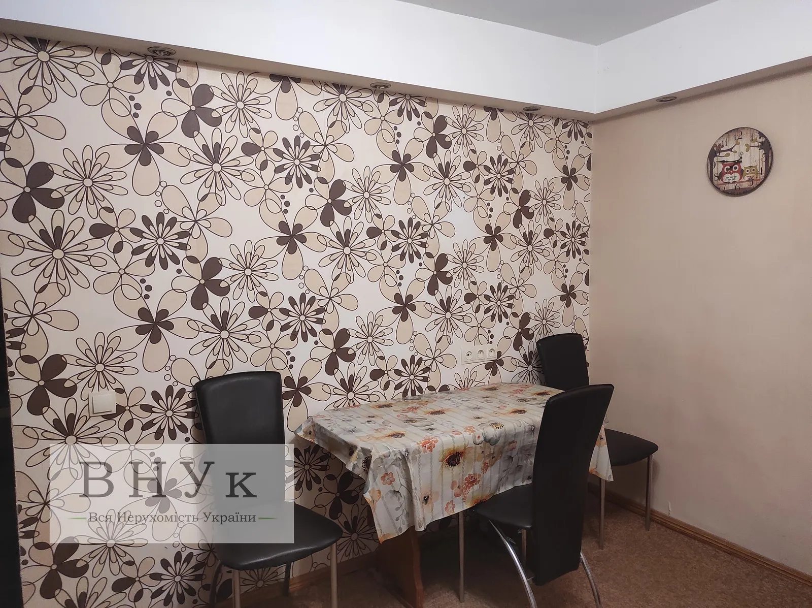 Apartments for sale. 3 rooms, 80 m², 1st floor/5 floors. Troleybusna vul., Ternopil. 