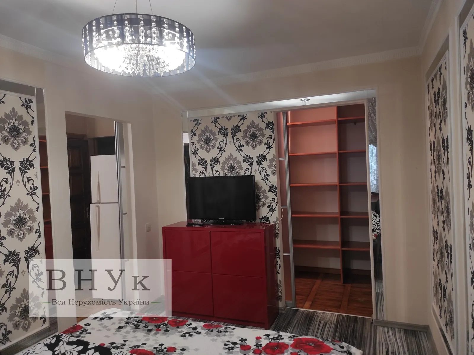 Apartments for sale. 3 rooms, 80 m², 1st floor/5 floors. Troleybusna vul., Ternopil. 