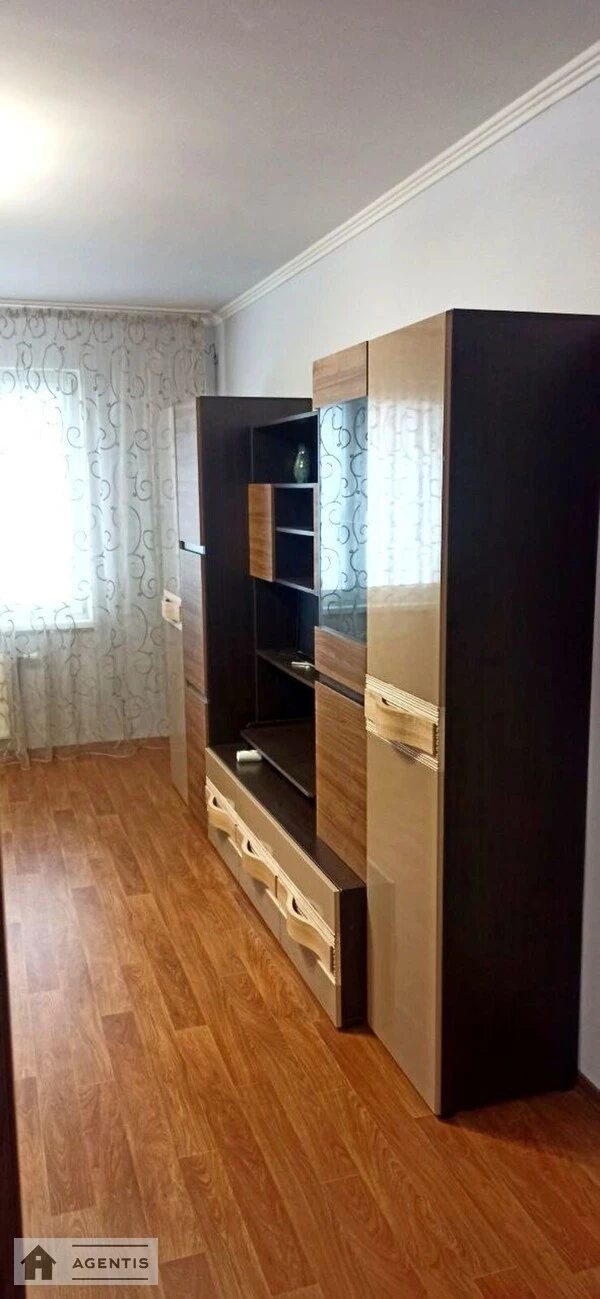 Apartment for rent 1 room, 42 m², 2nd fl./25 floors. Sofiyi Rusovoyi vul., Kyiv. 