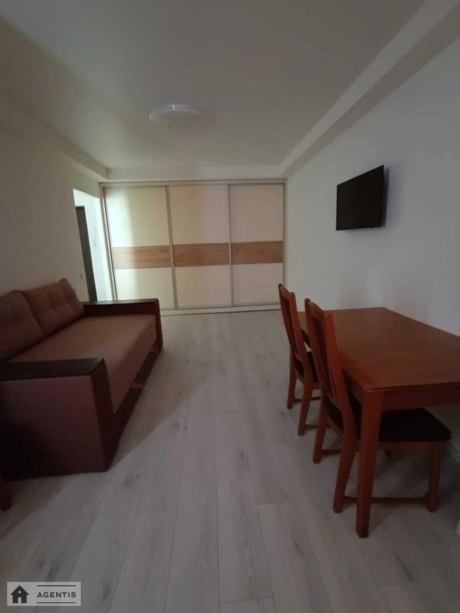 Apartment for rent 1 room, 32 m², 2nd fl./9 floors. 21, Parkovo-Syretska vul. Tymofiya Shamryla, Kyiv. 