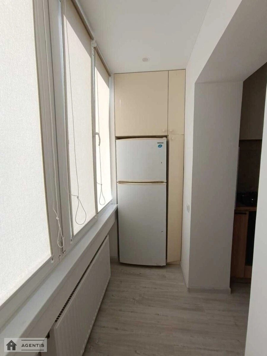 Сдам квартиру 1 комната, 32 m², 2 эт./9 этажей. 21, Парково-Сирецька вул. (Тимофія Шамрила), Киев. 