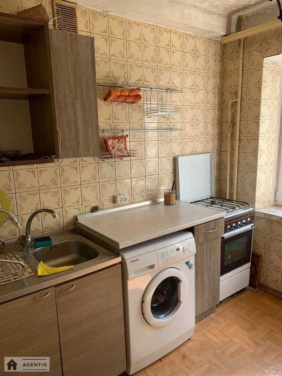 Здам квартиру 2 кімнати, 43 m², 3 пов./9 поверхів. Дніпровська набережна, Київ. 