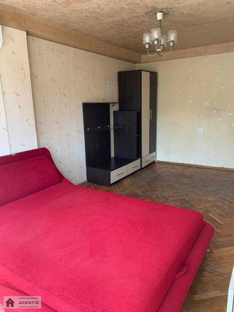 Здам квартиру 2 кімнати, 43 m², 3 пов./9 поверхів. Дніпровська набережна, Київ. 