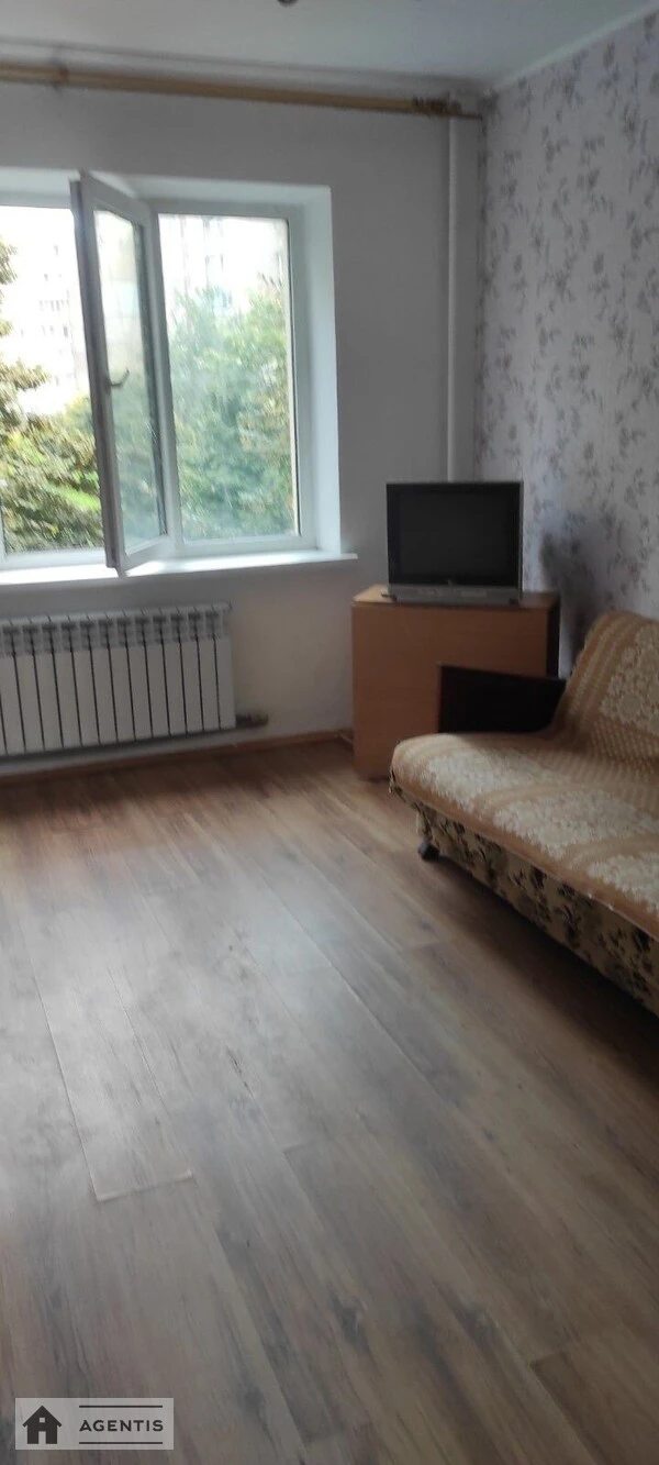 Apartment for rent 1 room, 39 m², 4th fl./9 floors. Svyatoshynskyy rayon, Kyiv. 