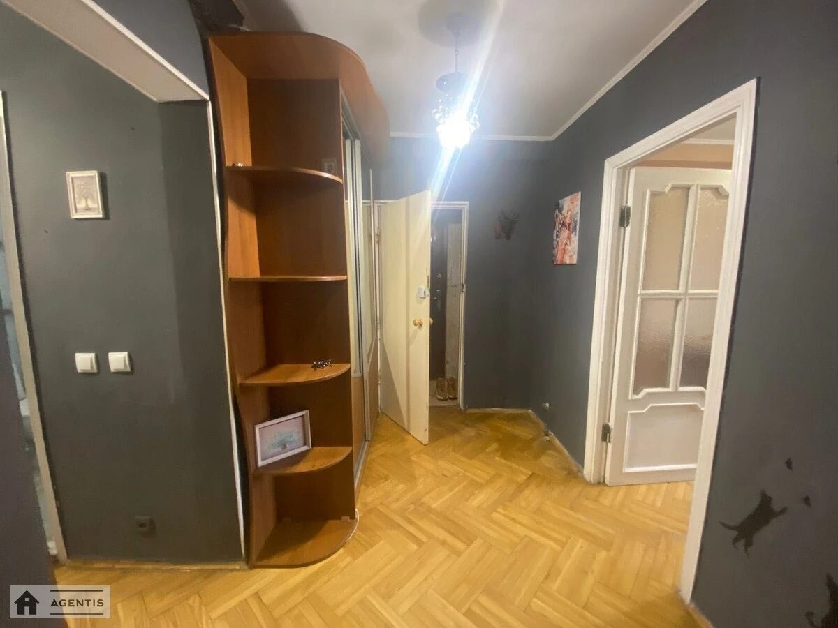 Здам квартиру 3 кімнати, 58 m², 8 пов./9 поверхів. 42, Братиславська 42, Київ. 