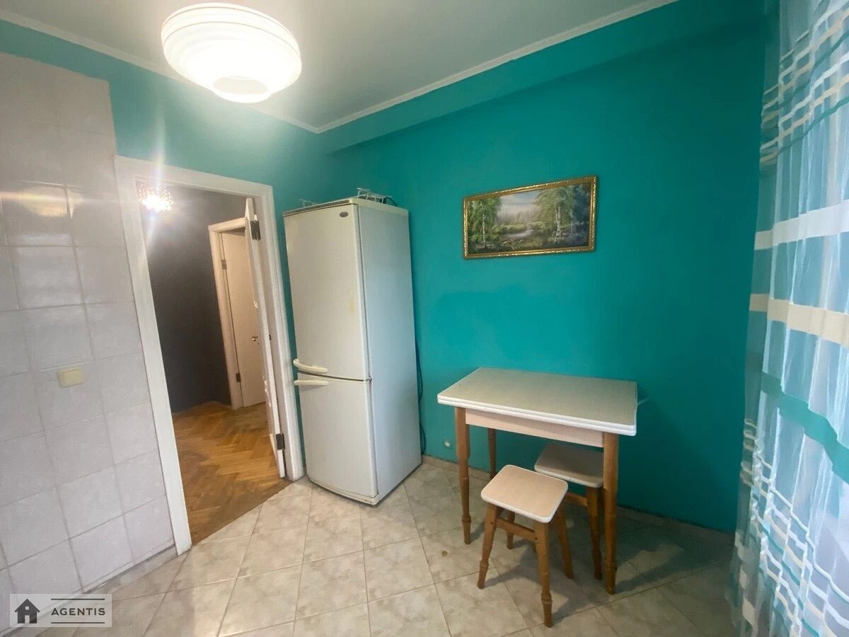 Здам квартиру 3 кімнати, 58 m², 8 пов./9 поверхів. 42, Братиславська 42, Київ. 