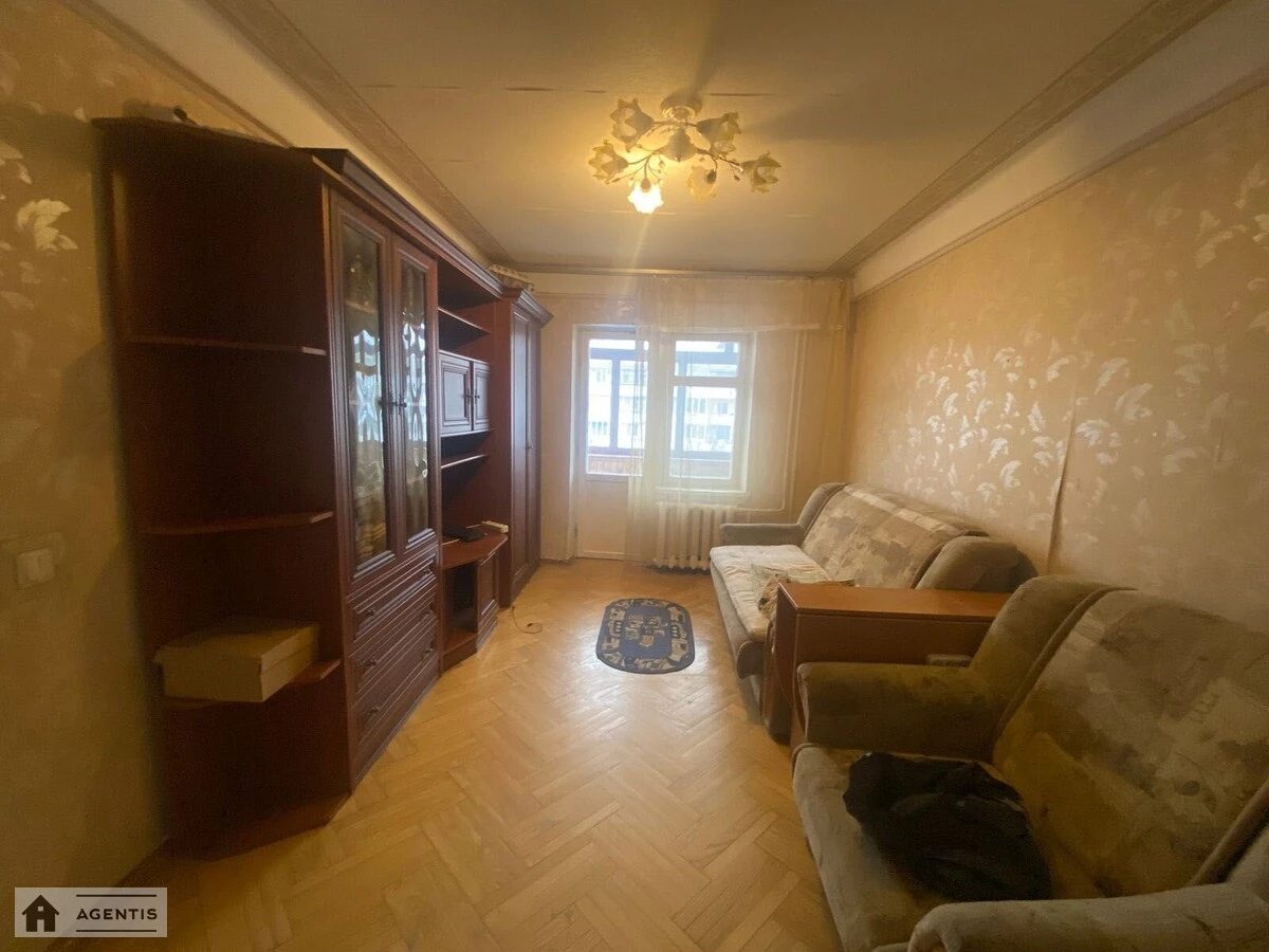 Сдам квартиру 3 комнаты, 58 m², 8 эт./9 этажей. 42, Братиславская 42, Киев. 