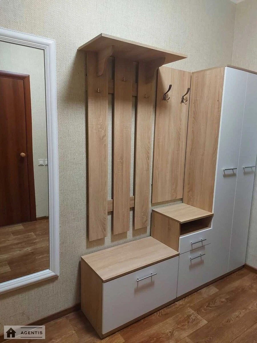 Сдам квартиру 1 комната, 42 m², 10 эт./25 этажей. 14, Гродненская 14, Киев. 