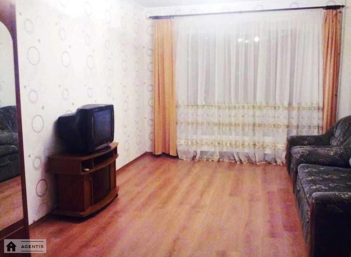 Apartment for rent 3 rooms, 72 m², 6th fl./9 floors. Ronalda Reyhana vul. Teodora Drayzera, Kyiv. 