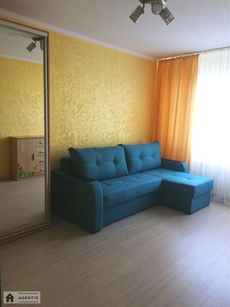 Apartment for rent 3 rooms, 62 m², 12th fl./15 floors. 3, Andriya Malyshka vul., Kyiv. 