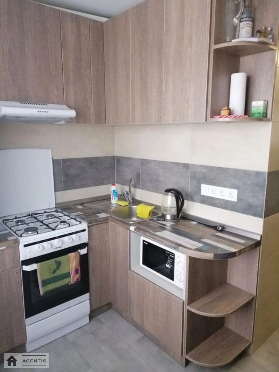 Здам квартиру 3 кімнати, 62 m², 12 пов./15 поверхів. 3, Андрія Малишка вул., Київ. 