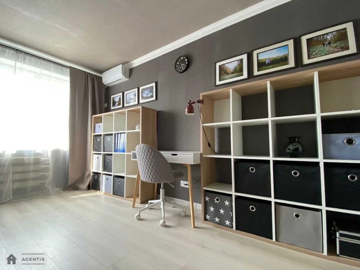 Сдам квартиру 1 комната, 35 m², 16 эт./16 этажей. 44, Братиславская 44, Киев. 