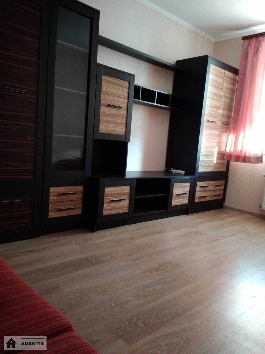 Apartment for rent 2 rooms, 61 m², 4th fl./5 floors. 61, Shchaslyva vul., Kyiv. 