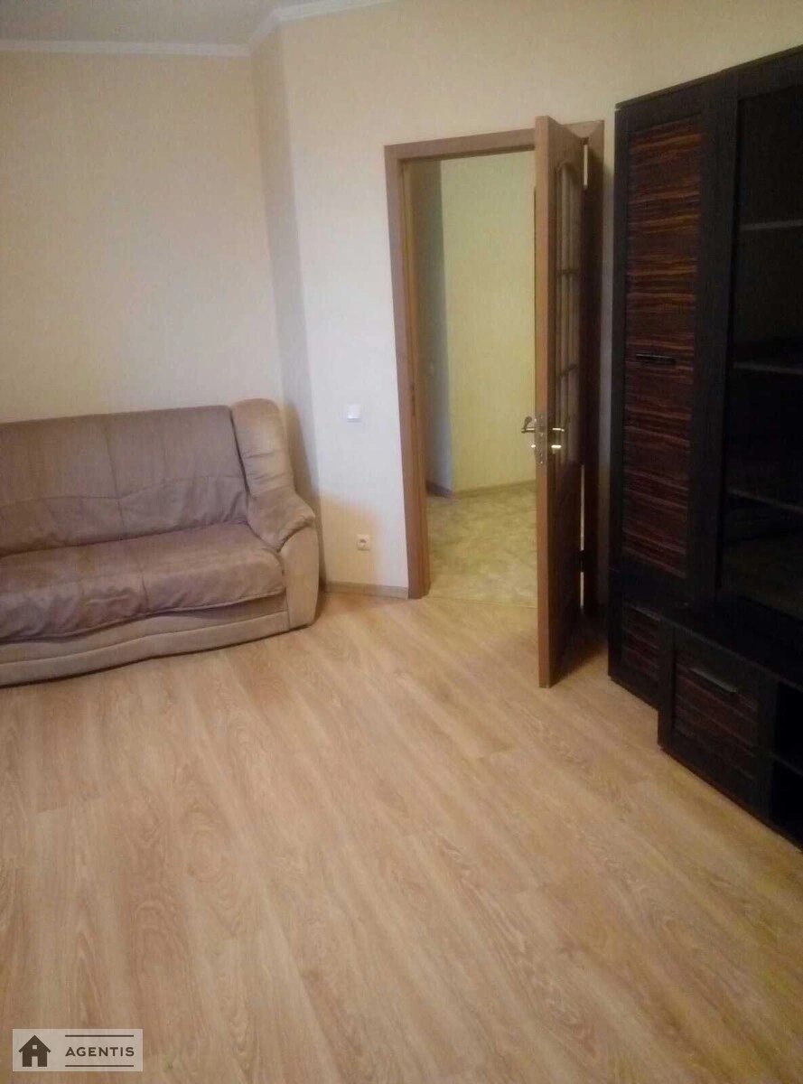 Apartment for rent 2 rooms, 61 m², 4th fl./5 floors. 61, Shchaslyva vul., Kyiv. 