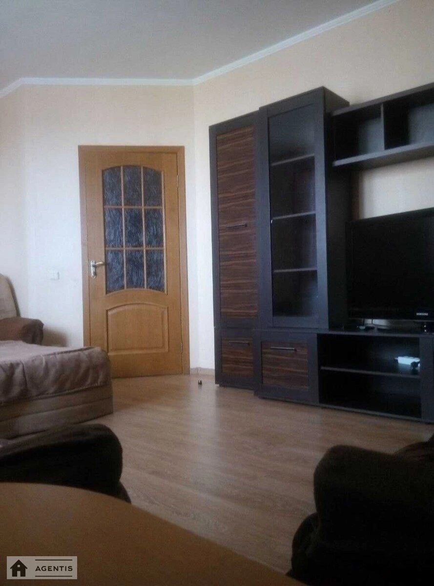 Apartment for rent 2 rooms, 61 m², 4th fl./5 floors. 61, Shchaslyva vul., Kyiv. 