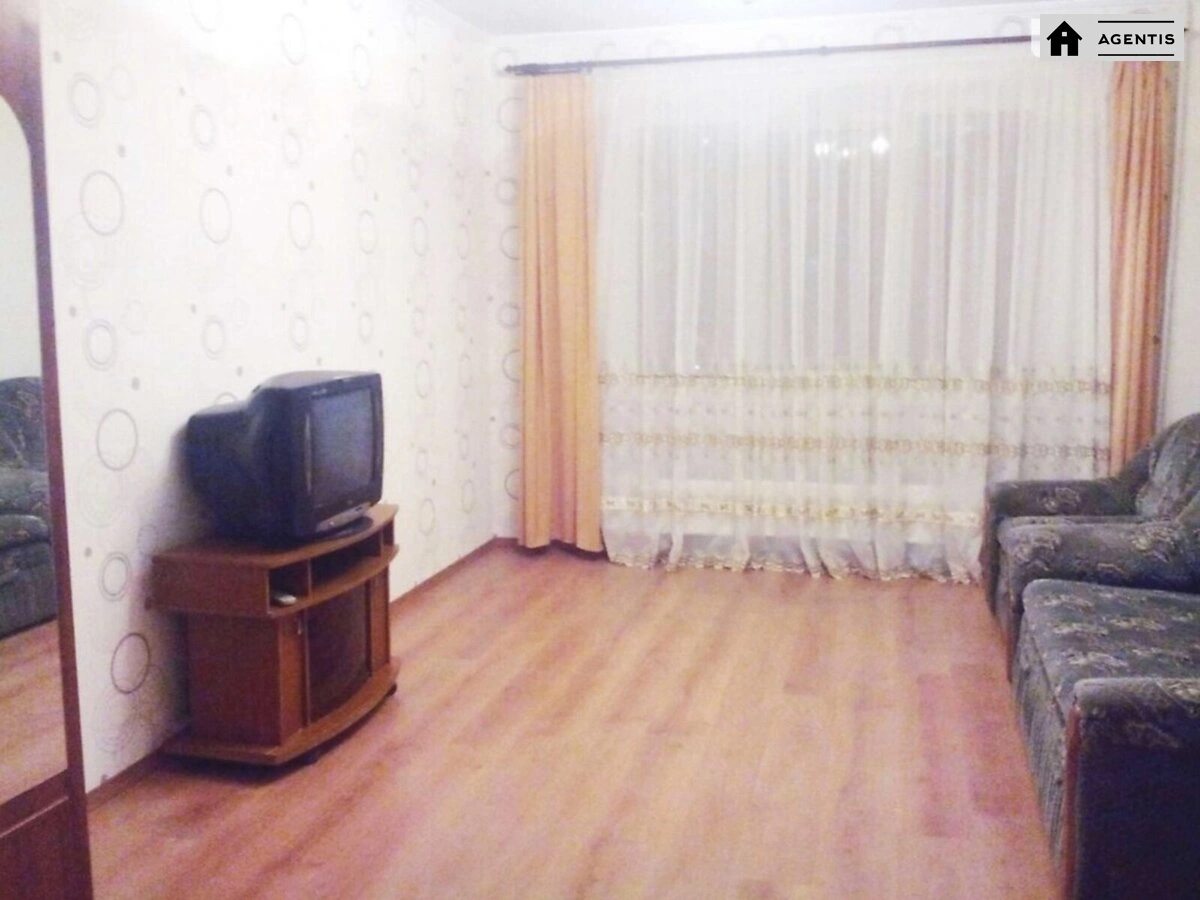 Apartment for rent 3 rooms, 68 m², 6th fl./9 floors. 10, Ronalda Reyhana vul. Teodora Drayzera, Kyiv. 