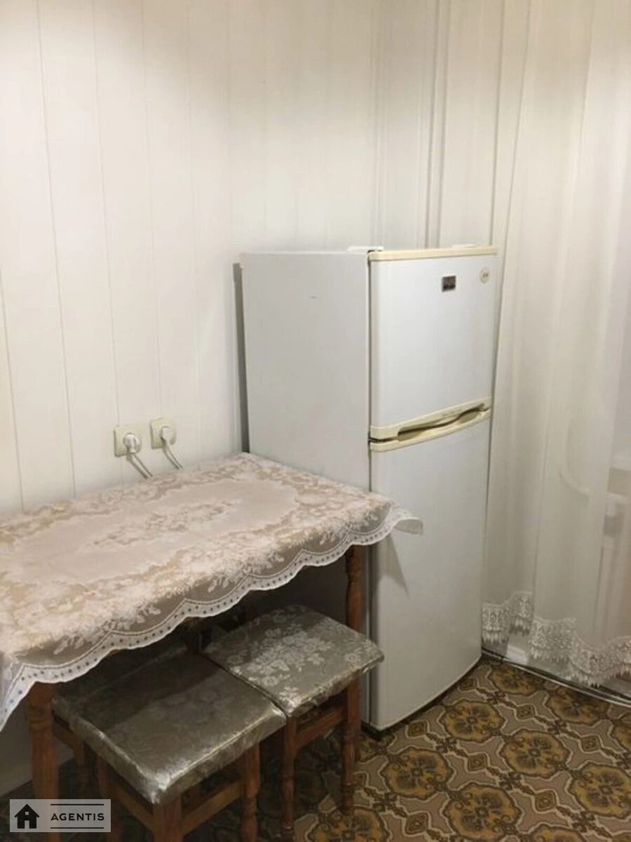 Сдам квартиру 2 комнаты, 48 m², 7 эт./9 этажей. 3, Героїв полку «Азов» вул. (Маршала Малиновського), Киев. 