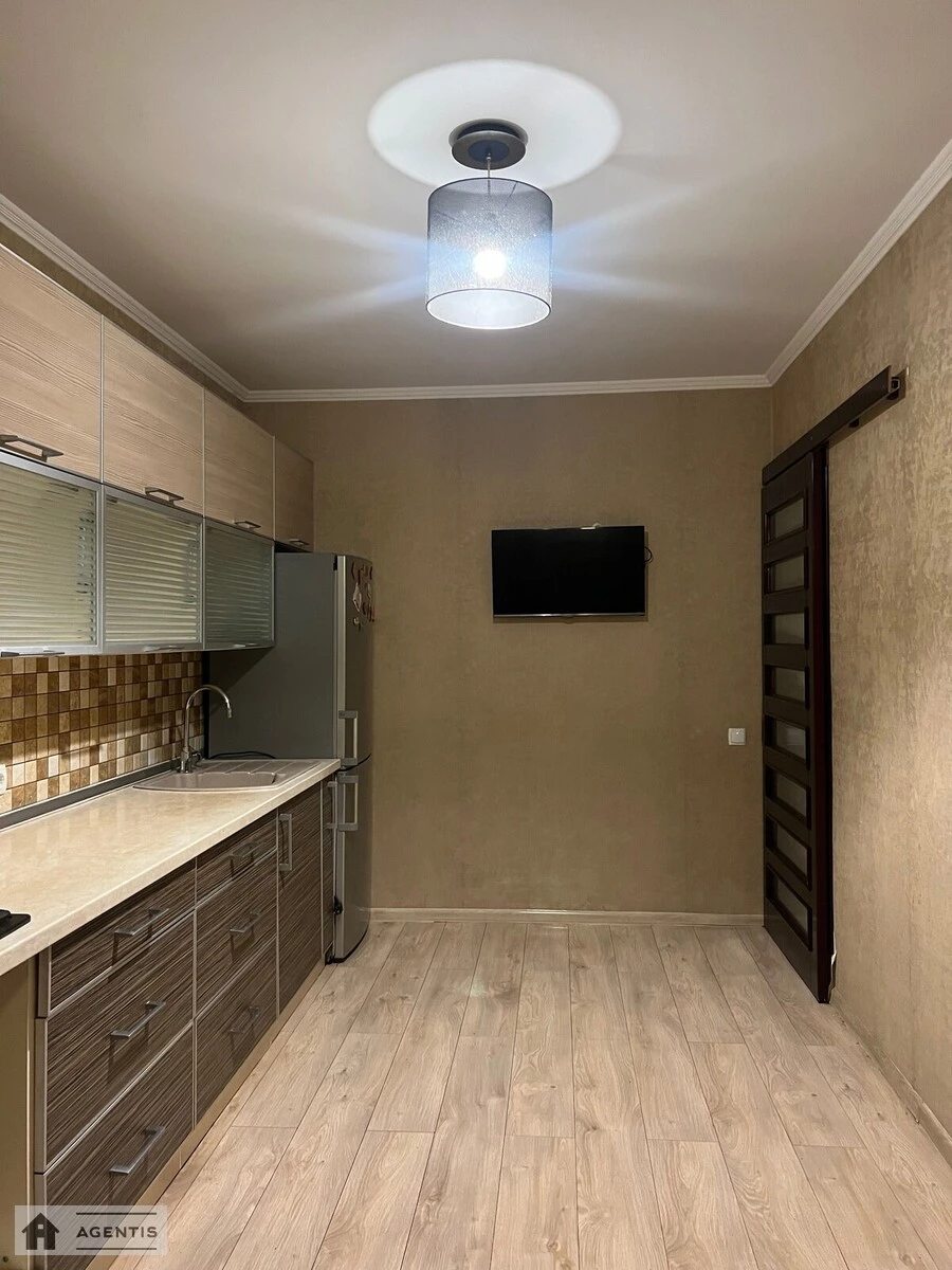 Здам квартиру 1 кімната, 52 m², 9 пов./11 поверхів. Миру, Київ. 