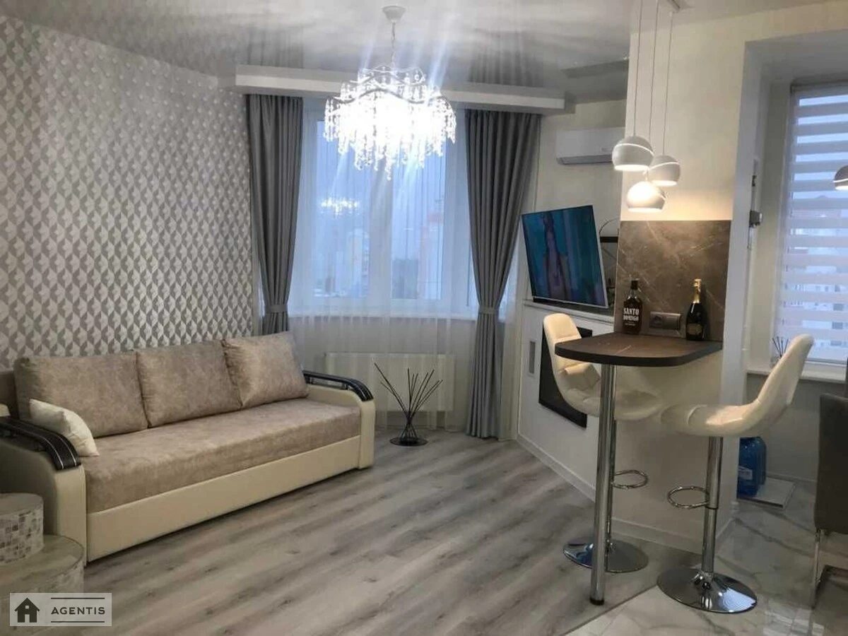 Здам квартиру 3 кімнати, 70 m², 9 пов./10 поверхів. 34, Боголюбова , Київ. 