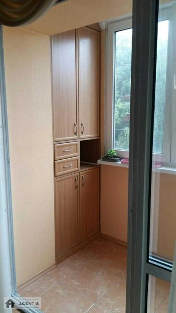 Apartment for rent 2 rooms, 48 m², 3rd fl./9 floors. 81, Oleksiya Tykhoho vul. Vyborzka, Kyiv. 