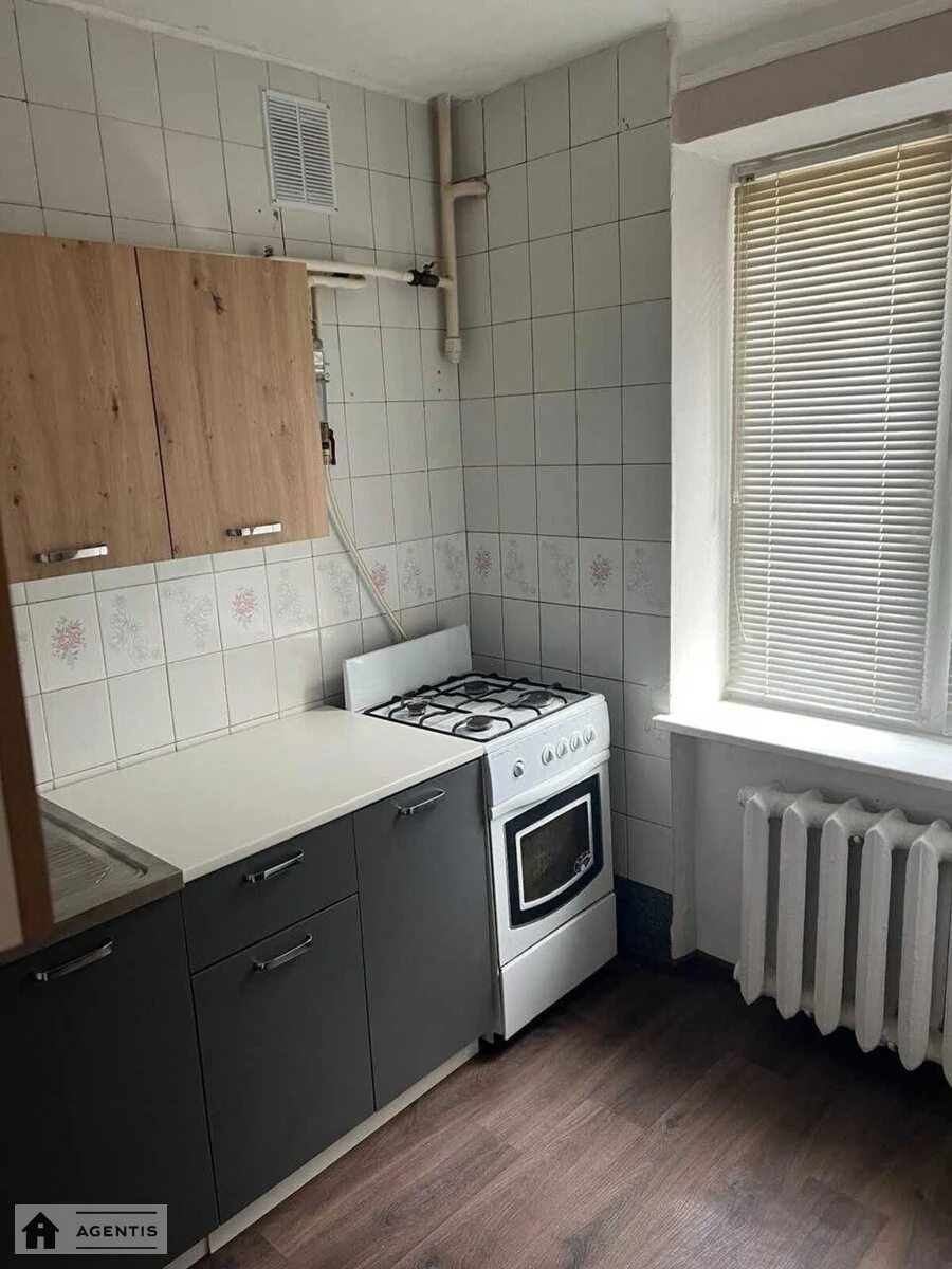 Здам квартиру 2 кімнати, 42 m², 1 пов./5 поверхів. Відрадний, Київ. 