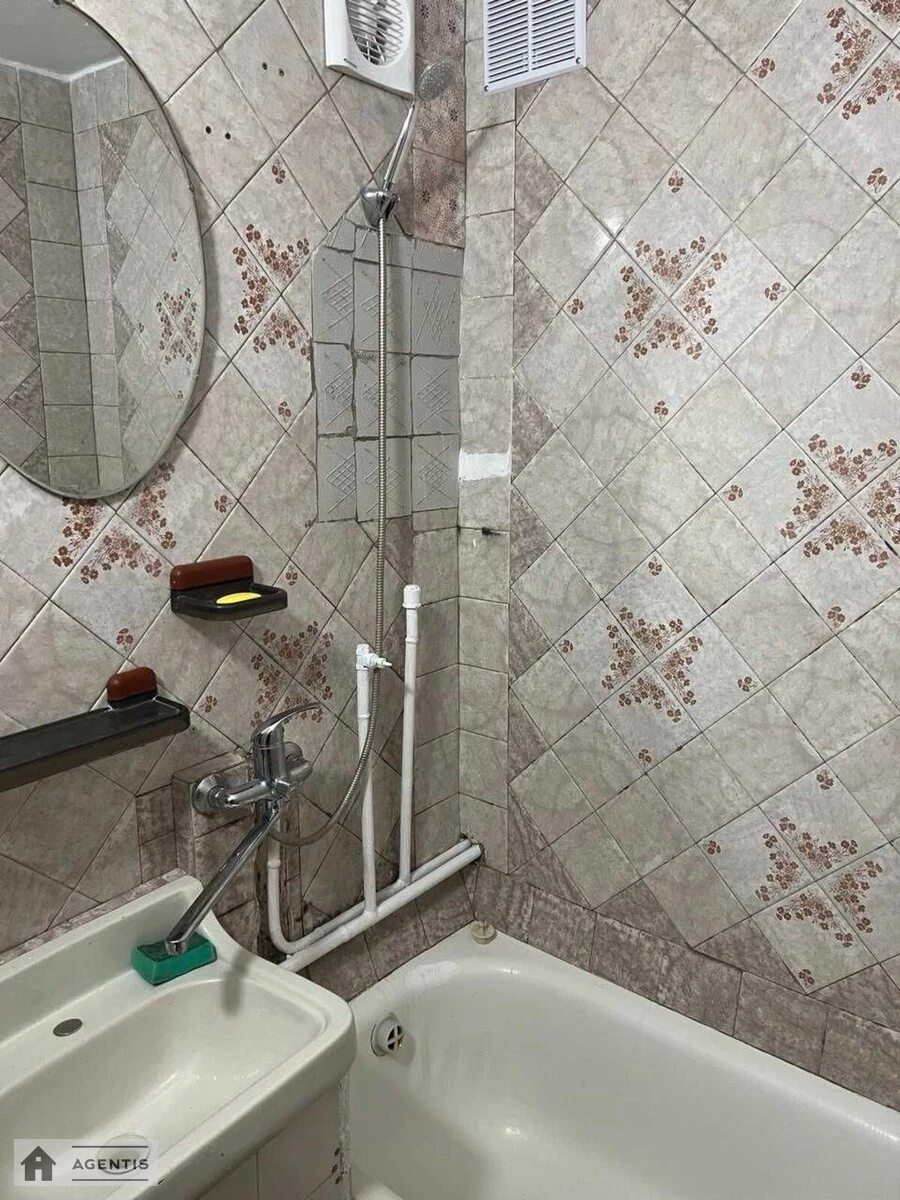 Здам квартиру 2 кімнати, 42 m², 1 пов./5 поверхів. Відрадний, Київ. 