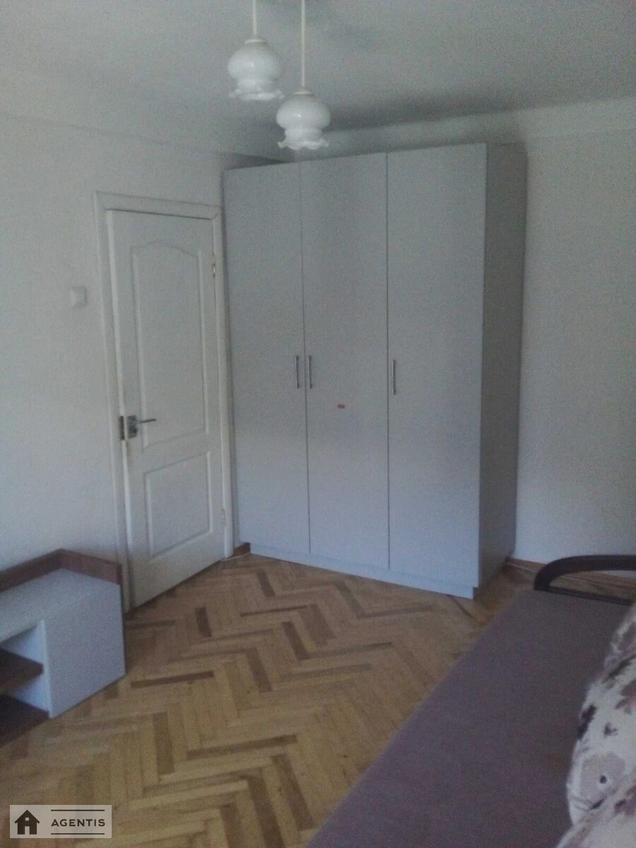 Сдам квартиру 2 комнаты, 45 m², 2 эт./5 этажей. 61, Данила Щербаківського вул. (Щербакова), Киев. 