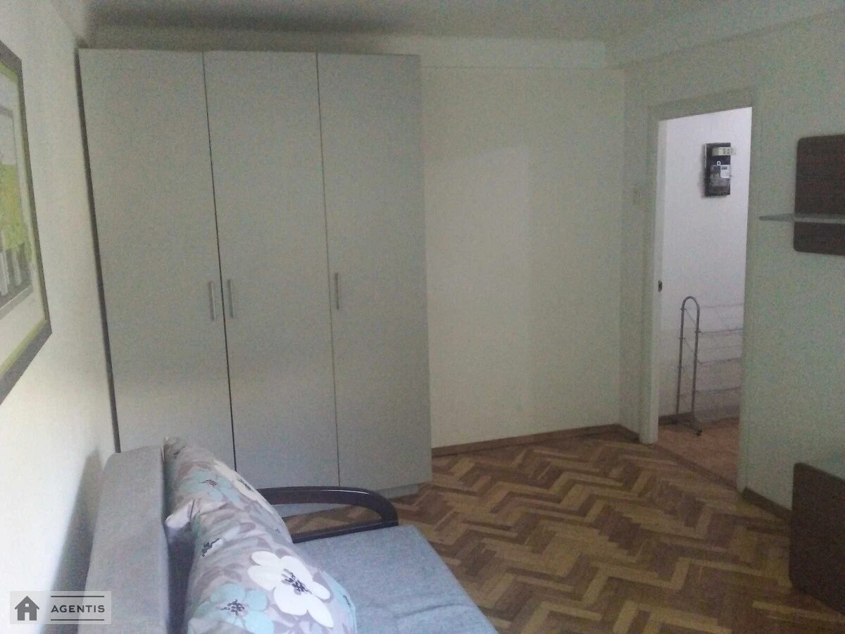 Здам квартиру 2 кімнати, 45 m², 2 пов./5 поверхів. 61, Данила Щербаківського вул. (Щербакова), Київ. 