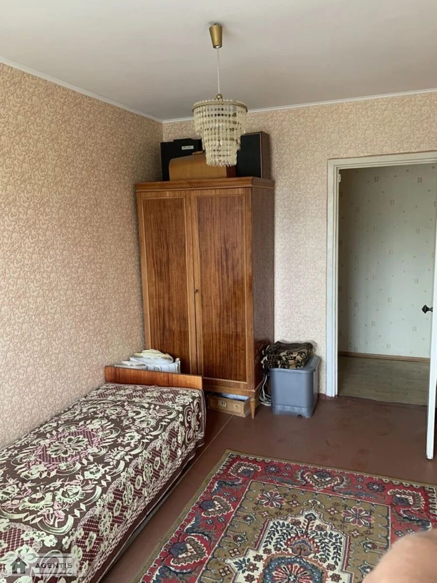 Сдам квартиру 3 комнаты, 65 m², 6 эт./9 этажей. 24, Жмеринская 24, Киев. 