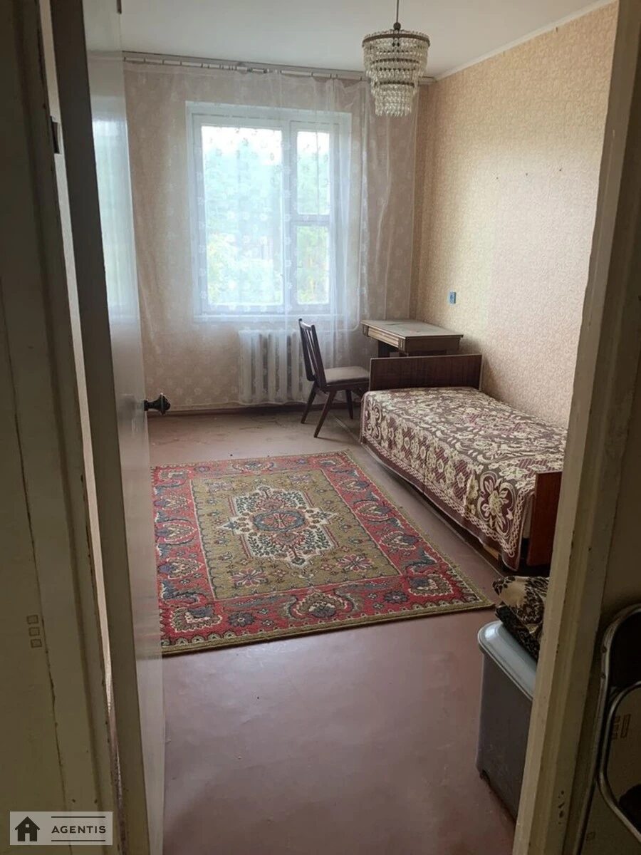 Сдам квартиру 3 комнаты, 65 m², 6 эт./9 этажей. 24, Жмеринская 24, Киев. 