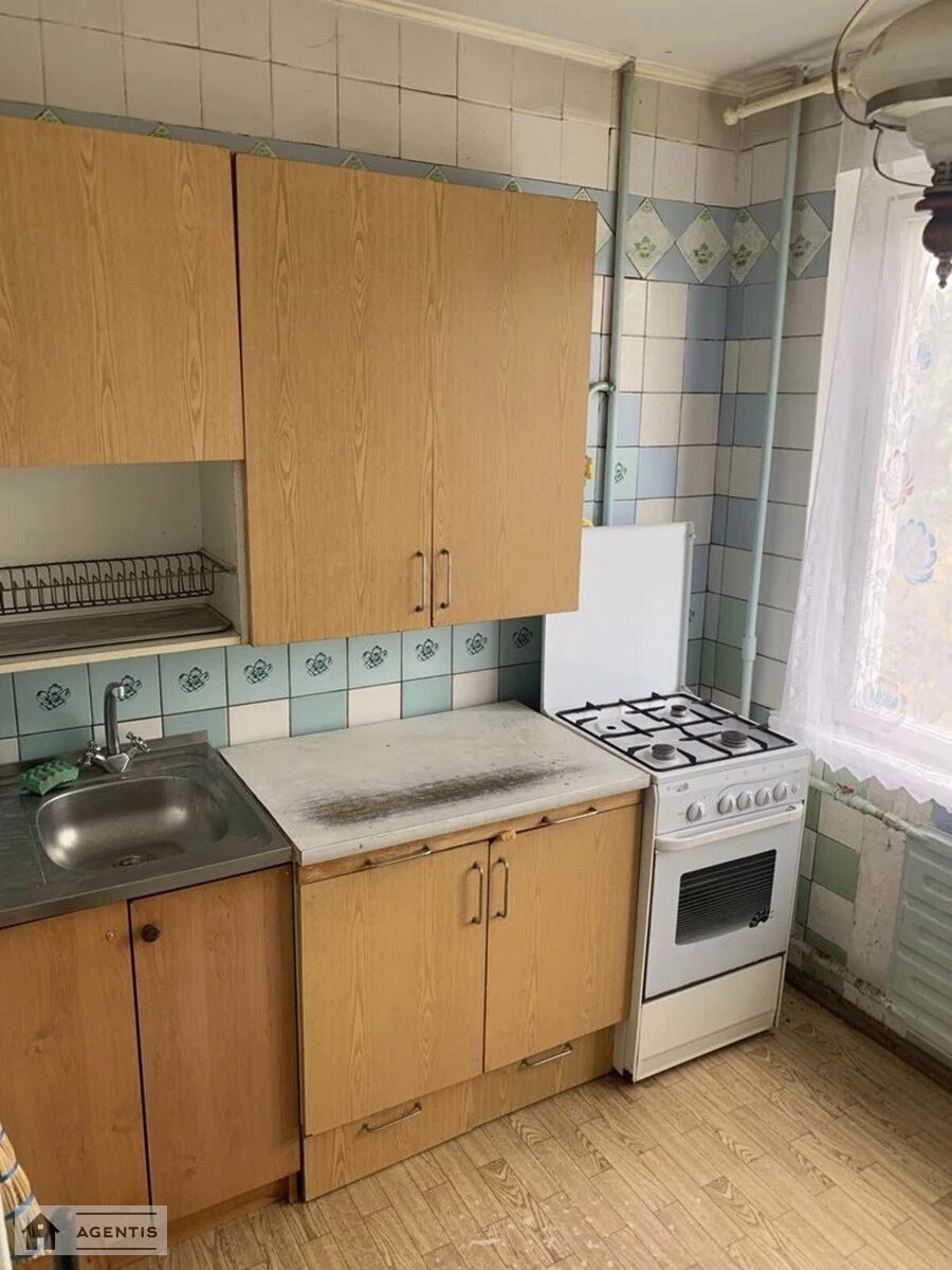 Здам квартиру 3 кімнати, 65 m², 6 пов./9 поверхів. 24, Жмеринська 24, Київ. 