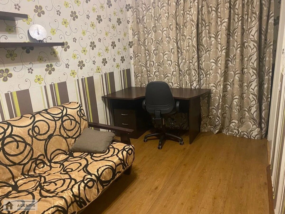 Apartment for rent 2 rooms, 45 m², 2nd fl./5 floors. Darnytcka, Kyiv. 